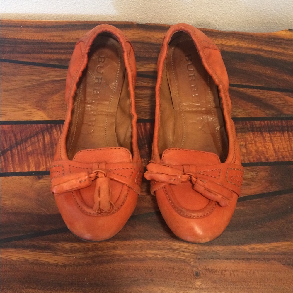Burberry pumpkin spice leather flats/loafers